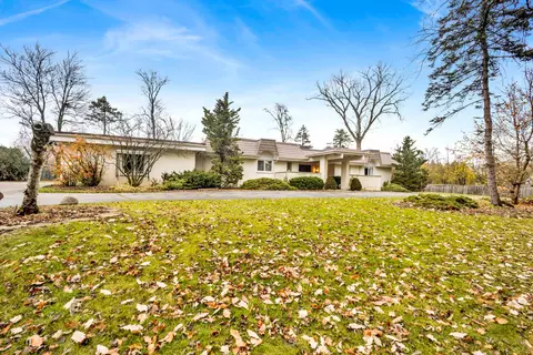 2327 Winnetka Ct, Northfield, IL 60093