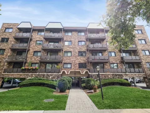 121 S Vail Ave #306, Arlington Heights, IL 60005