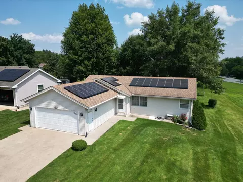 107 Queens Pl, Poplar Grove, IL 61065