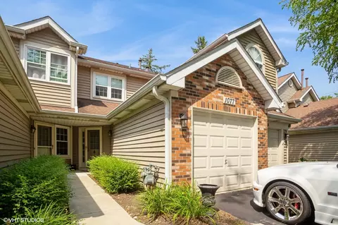 1077 Lakewood Cir, Carol Stream, IL 60188