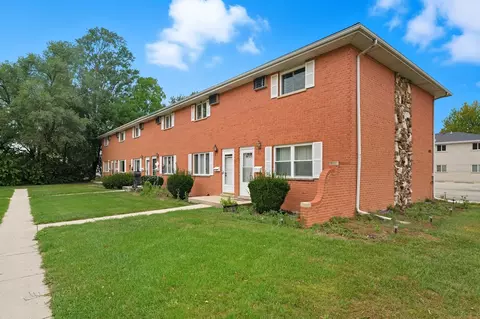 1231 Town Crest Dr #E, New Lenox, IL 60451