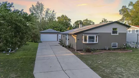 1514 Amarillo Dr, Carpentersville, IL 60110