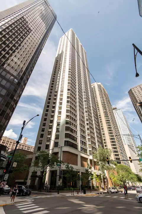 400 E Ohio St #2302, Chicago, IL 60611