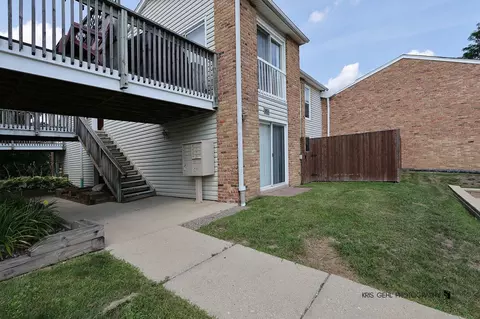 1854 Huntington Blvd #C, Hoffman Estates, IL 60169