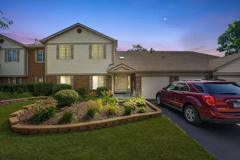1505 Mercury Dr #6, Schaumburg, IL 60193