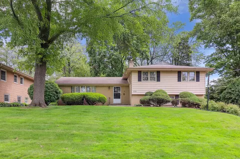 1131 Blanchard St, Downers Grove, IL 60516