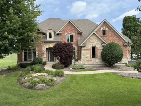 823 Sunflower Dr, Geneva, IL 60134