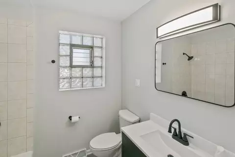 Bath - 3666 176th Pl, Lansing, IL 60438 photo 1 of 3