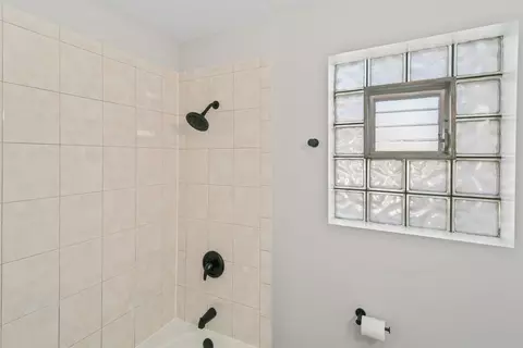 Bath - 3666 176th Pl, Lansing, IL 60438 photo 2 of 3