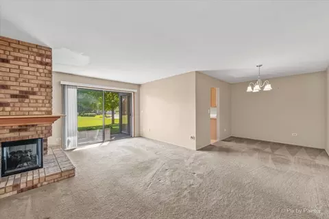 1407 Creekside Ct #B, Elgin, IL 60123 photo 4