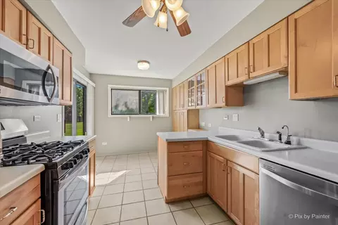 1407 Creekside Ct #B, Elgin, IL 60123 photo 9