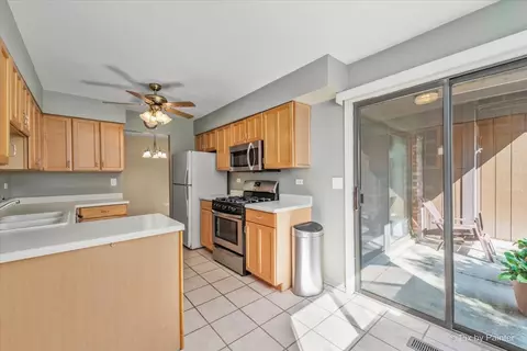 1407 Creekside Ct #B, Elgin, IL 60123 photo 13