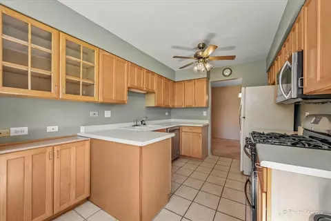 1407 Creekside Ct #B, Elgin, IL 60123 photo 12