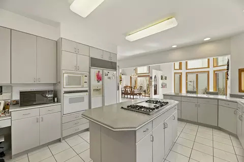 Kitchen - 2410 Halina Dr, Glenview, IL 60026 photo 5 of 6