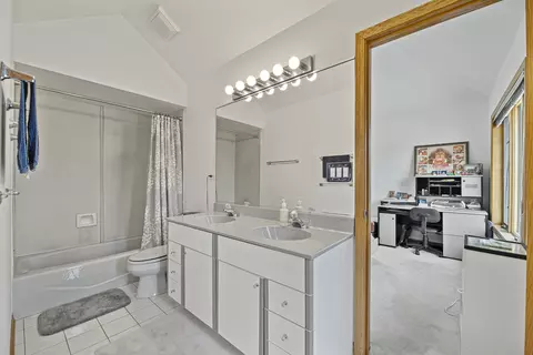 Bath - 2410 Halina Dr, Glenview, IL 60026 photo 7 of 8