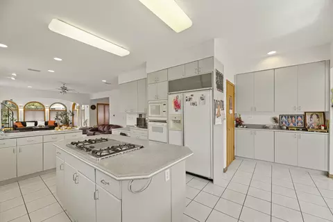 Kitchen - 2410 Halina Dr, Glenview, IL 60026 photo 4 of 6