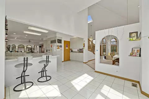 Kitchen - 2410 Halina Dr, Glenview, IL 60026 photo 2 of 6