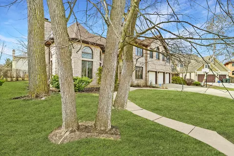 Exterior - 2410 Halina Dr, Glenview, IL 60026 photo 9 of 9