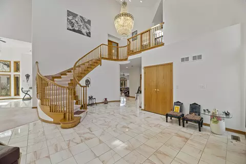 Entry Way - 2410 Halina Dr, Glenview, IL 60026 photo 2 of 3