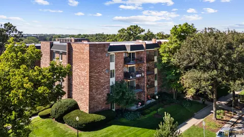 4900 Forest Ave #205, Downers Grove, IL 60515