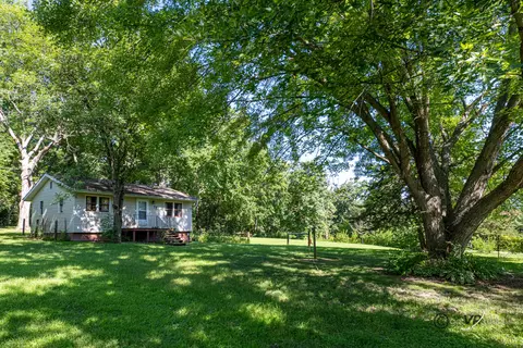 46 Oak Valley Dr, Elizabeth, IL 61028