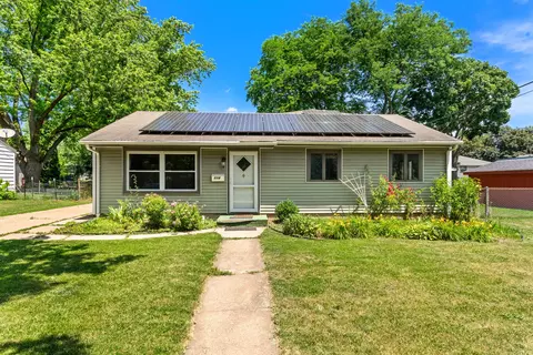114 Meadow Ave, Woodstock, IL 60098