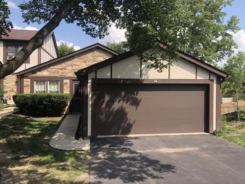 14 White Oak Cir, Saint Charles, IL 60174