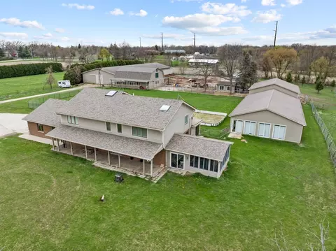 41 W072 Bowes Rd, Elgin, IL 60124