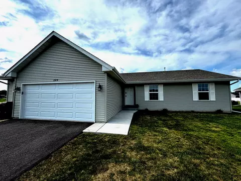 209 Autumnwood Ln, Davis Junction, IL 61020