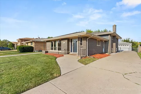 8943 S Richmond Ave, Evergreen Park, IL 60805