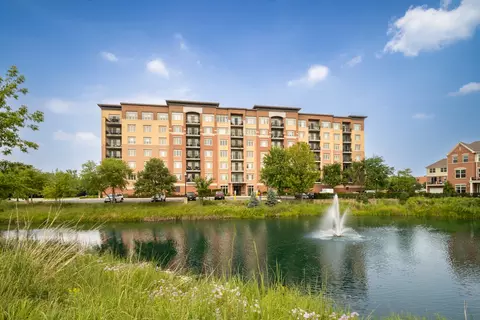 1199 E Port Clinton Rd #704, Vernon Hills, IL 60061
