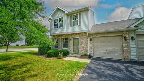 1203 N Nature Ct, Round Lake Beach, IL 60073