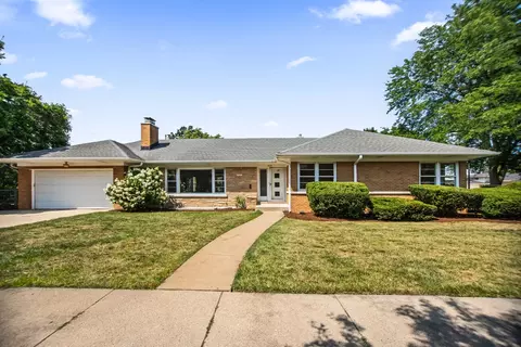 4600 Greenwood St, Skokie, IL 60076