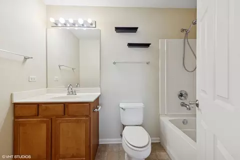 Bath - 844 Daniel Dr, Minooka, IL 60447 photo 2 of 3