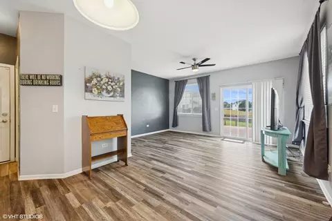 Living - 844 Daniel Dr, Minooka, IL 60447 photo 4 of 7