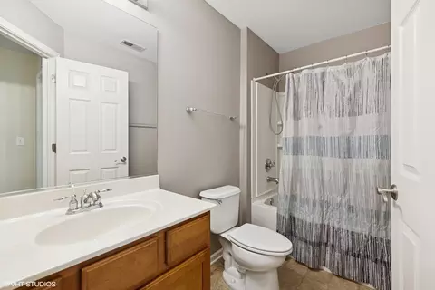 Bath - 844 Daniel Dr, Minooka, IL 60447 photo 3 of 3