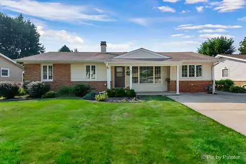 322 Charing Cross Rd, Elk Grove Village, IL 60007