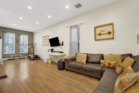 Living - 2425 W Lyndale St, Chicago, IL 60647 photo 1 of 3
