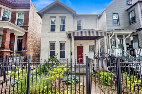 2425 W Lyndale St, Chicago, IL 60647