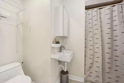 Bath - 2425 W Lyndale St, Chicago, IL 60647 photo 1 of 4