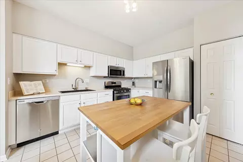 Kitchen - 1433 Quincy Bridge Ct, Bartlett, IL 60103 photo 2 of 2