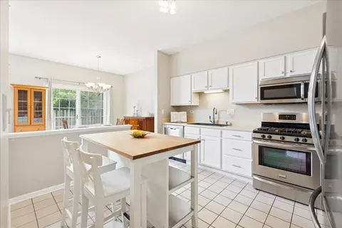 Kitchen - 1433 Quincy Bridge Ct, Bartlett, IL 60103 photo 1 of 2