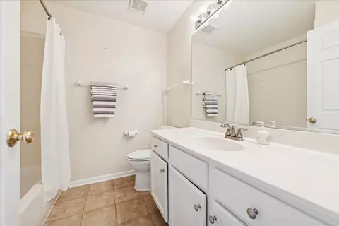 Bath - 1433 Quincy Bridge Ct, Bartlett, IL 60103 photo 3 of 3