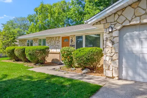 808 S Cedarcrest Dr, Schaumburg, IL 60193