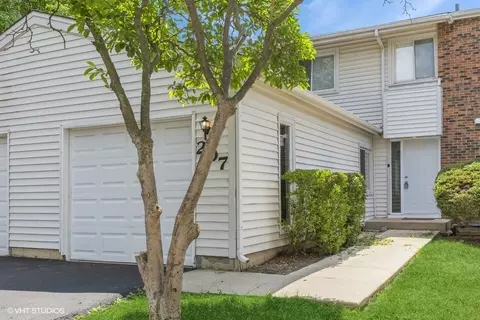 207 Walker Dr, Bolingbrook, IL 60440