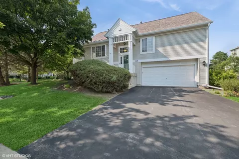 10 Cherbourg Ct, Wheeling, IL 60090