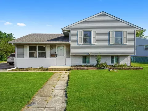 513 E Maple Dr, Glenwood, IL 60425