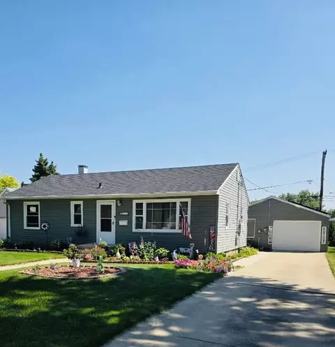 21 S Adams St, North Aurora, IL 60542