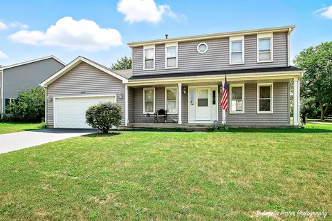 1390 Parkridge Dr, Crystal Lake, IL 60014