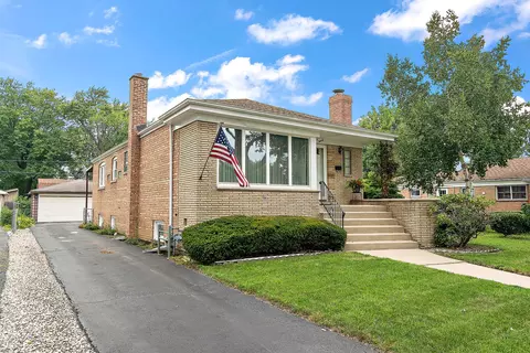 9020 S 49th Ave, Oak Lawn, IL 60453